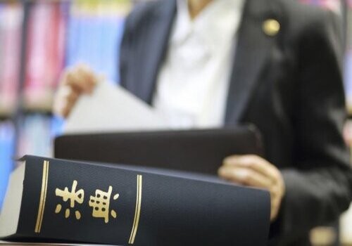 在民事诉讼当庭提交的证据如何质证？