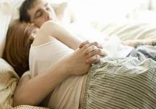妻子出轨后离婚小孩该归谁抚养