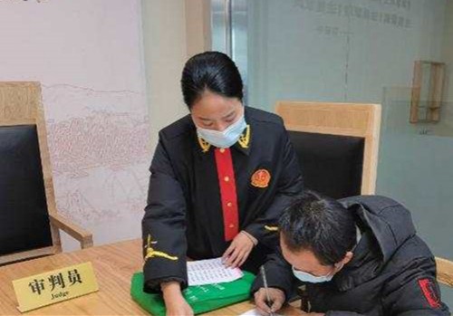 离婚一个小孩怎么分配财产